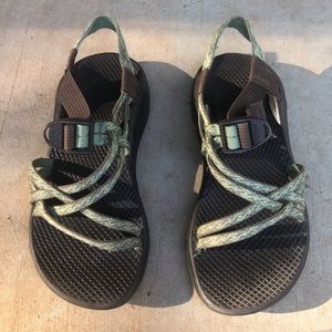 Green chacos / size 7 women’s / medium width